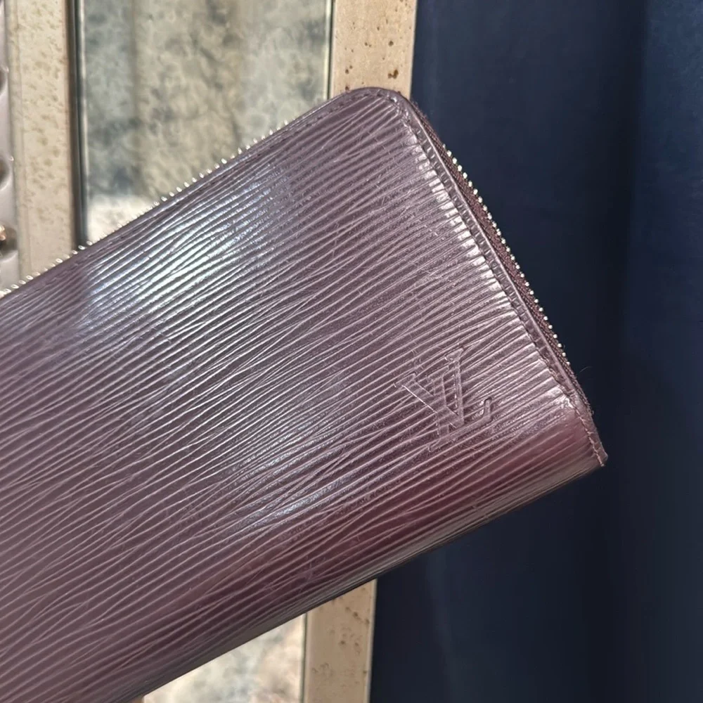 🤎LOUIS VUITTON Epi Electric Zippy Wallet